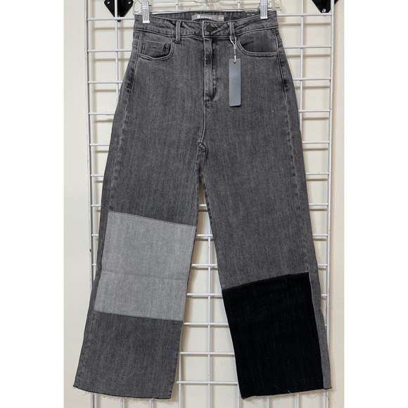 NWT Tractr High Rise Straight Leg Women's Jeans Distressed Hem Color Block Denim - Picture 2 of 8